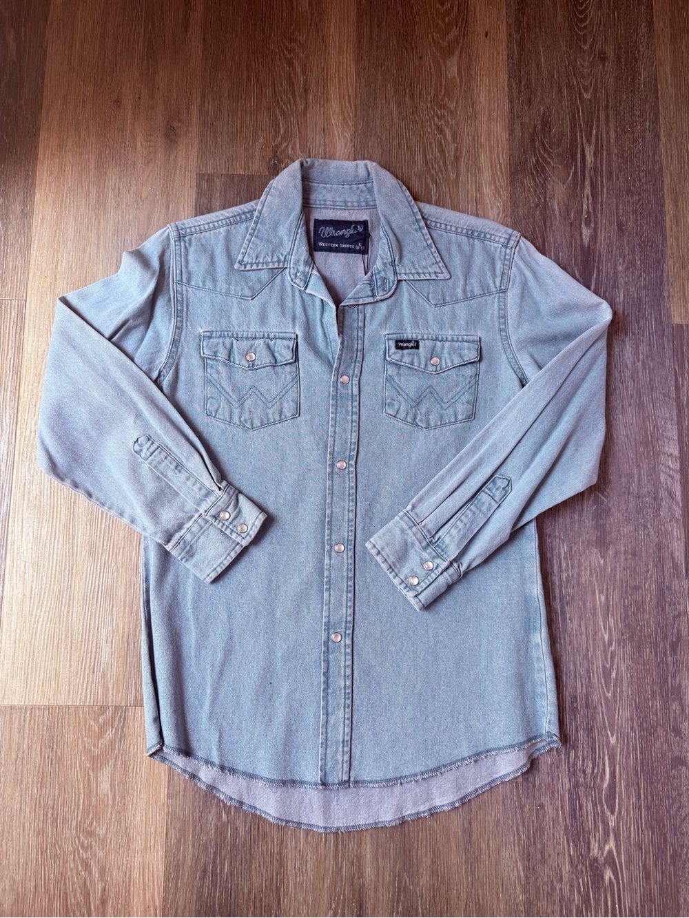 Kids Wrangler Faded Blue Denim Western Shirt Size Large (10-12)